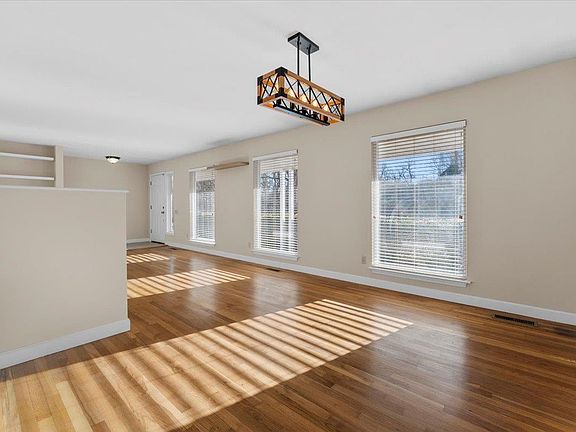 4th image of 1211 Timber Run Dr