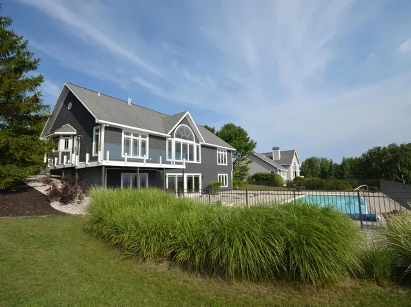 12105 E Spinnaker Ln, Suttons Bay, MI 49682