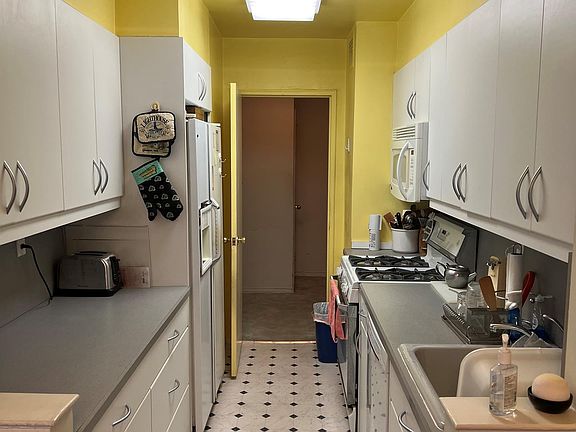 3rd image of 185 W End Ave APT 6L