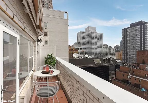4th image of 201 E 66th St APT 18J
