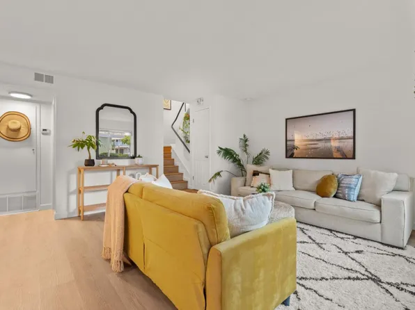 1136 Callas Ln APT 3, Capitola, CA 95010