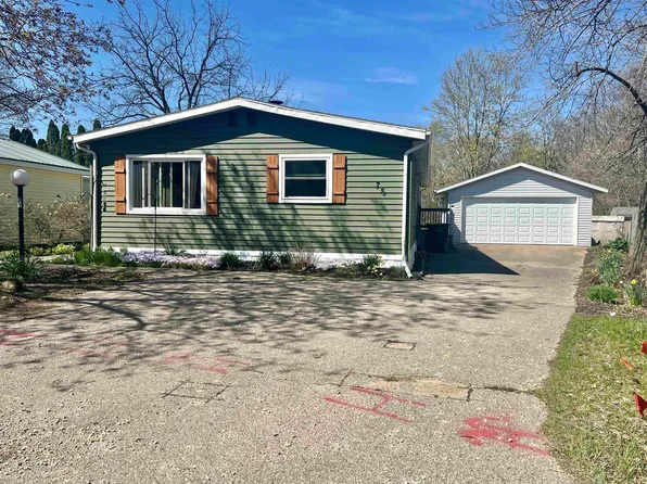 75 Falling Creek Cir, Janesville, WI 53548