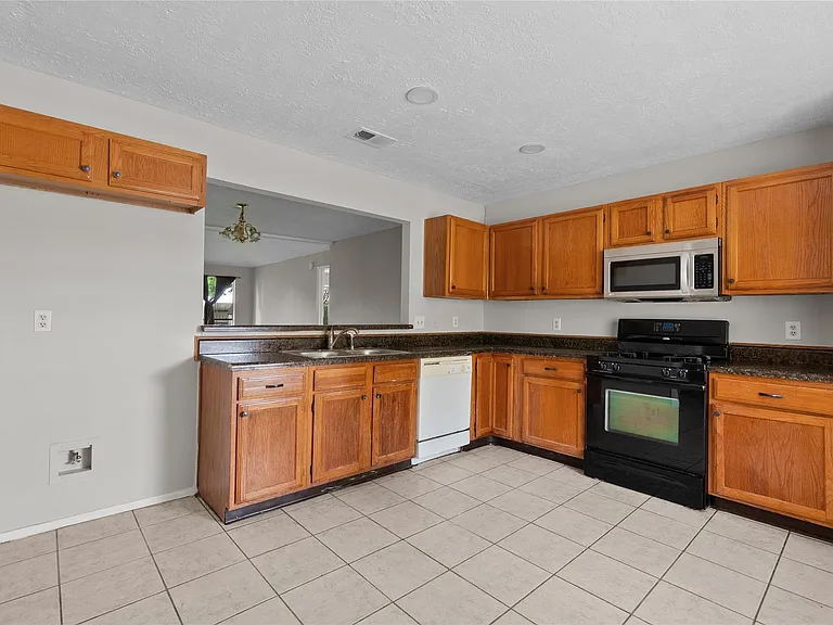 2819 Sugar Wood Dr — Photo 11