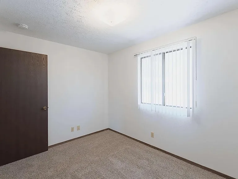 2433 E St #5 — Photo 7