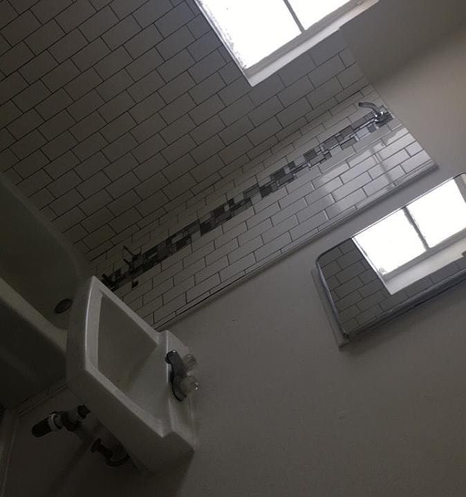 1st image of 1211 Los Angeles Dr