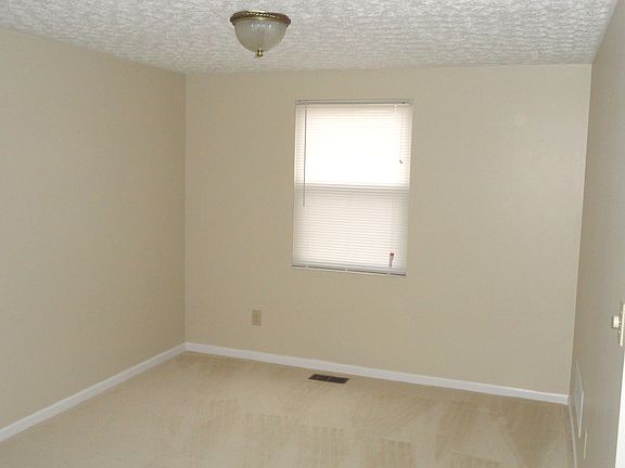 4th image of 338 Ainsworth Ave