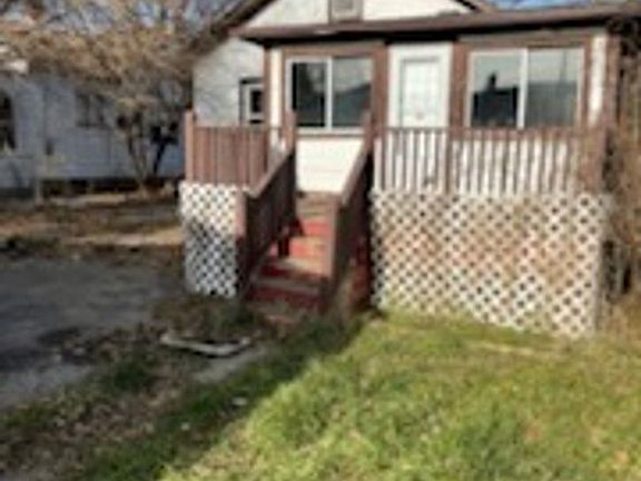 2nd image of 1085 La Salle Ave