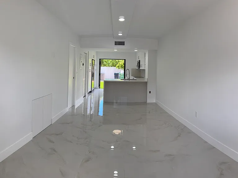 1927 SW 107th Ave #301 — Photo 2