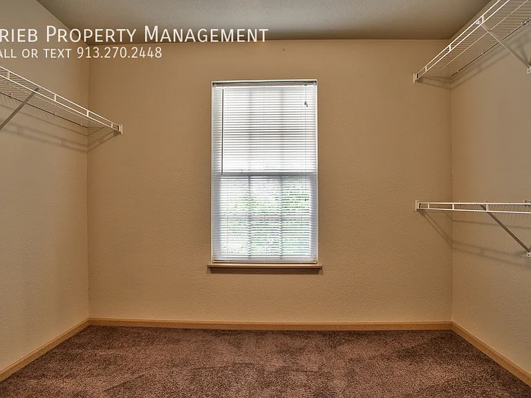 824 Woodson Ct — Photo 14