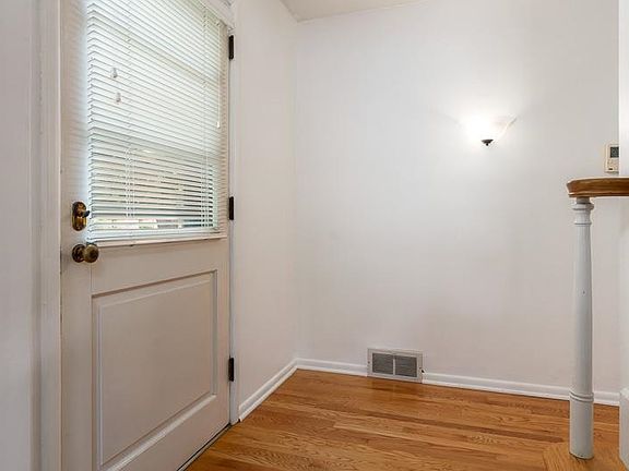 3rd image of 809 Green Meadow Ave