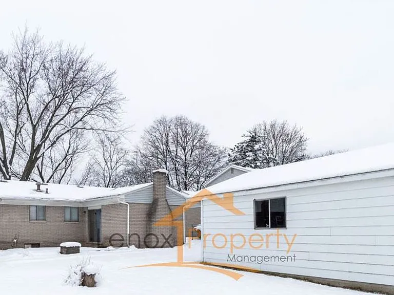 9436 Tavistock Dr — Photo 2