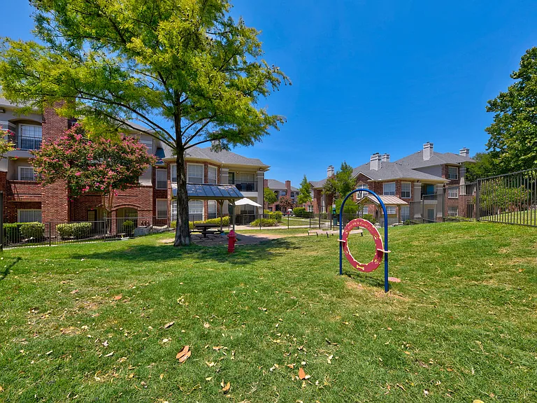 Whispering Creek Villas Apartment Homes — Photo 15