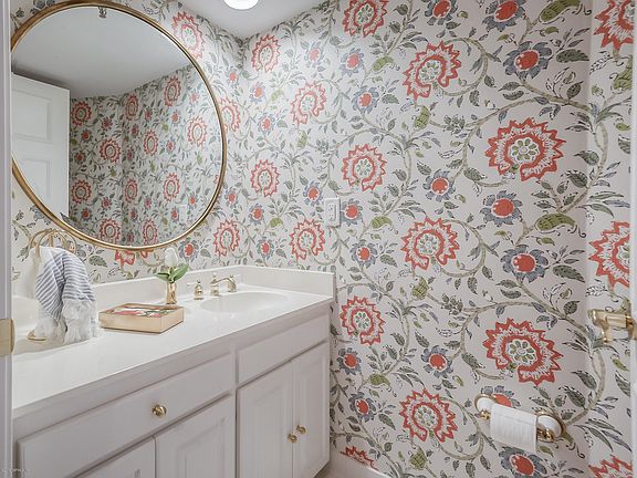 5th image of 4401 Lakeside Dr Unit 102