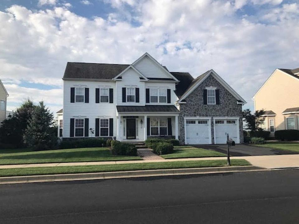 2nd image of 218 E Crail Ct