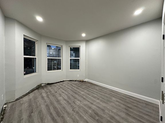 3rd image of 61 Warner Ave #1E