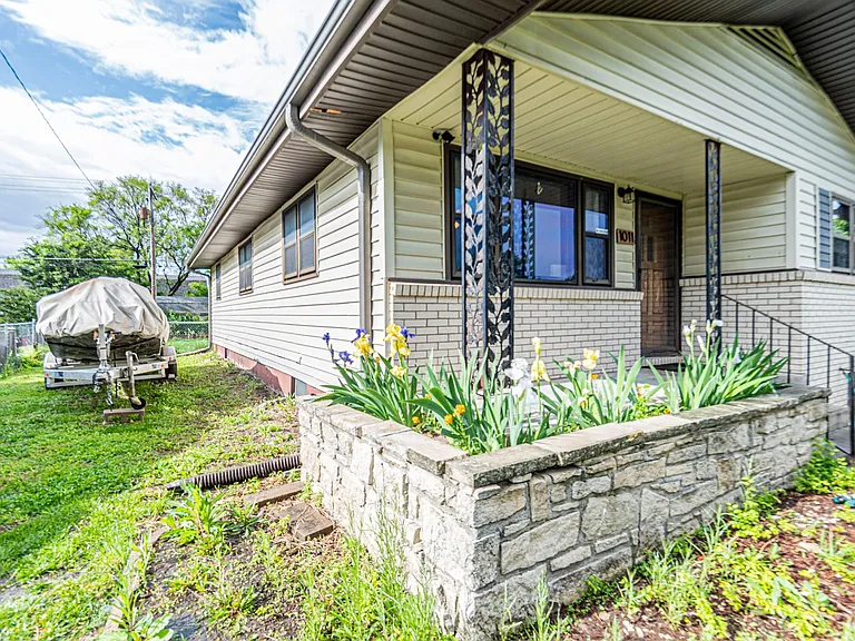 1011 Skyline Dr — Photo 31