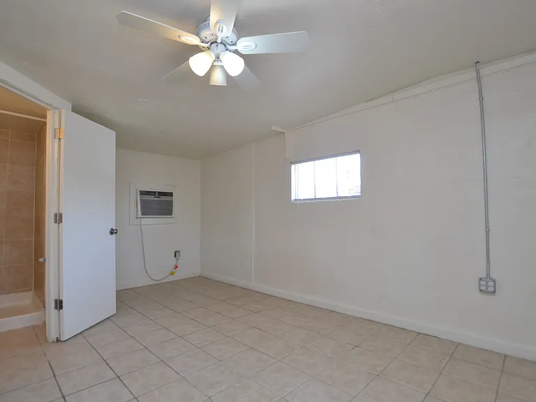 3818 W Portland St #4 — Photo 1
