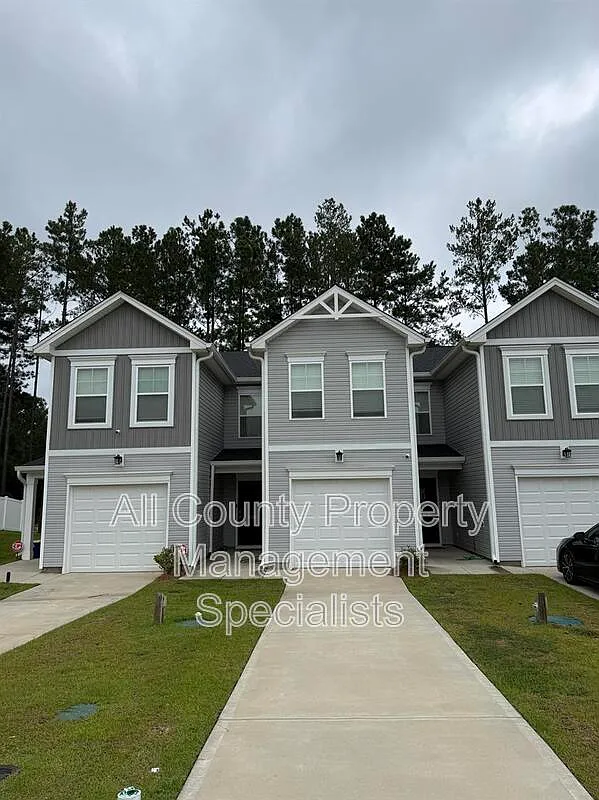 3 bed, 2.5 bath, 1200 sqft, $2,050 — Photo 1
