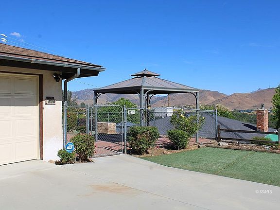 3rd image of 720 Sierra Vista Dr