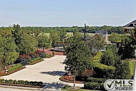 3rd image of 7301 Darrow Dr