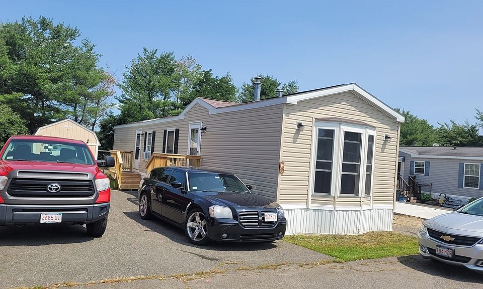 1st image of 286 Newbury St Lot 16