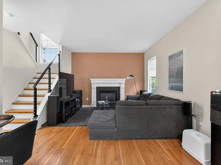 33 Lindley Dr — Photo 4