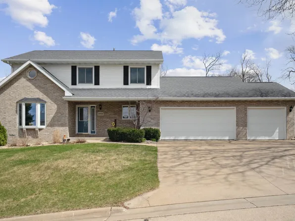 2452 Wintergreen Dr, Dubuque, IA 52002