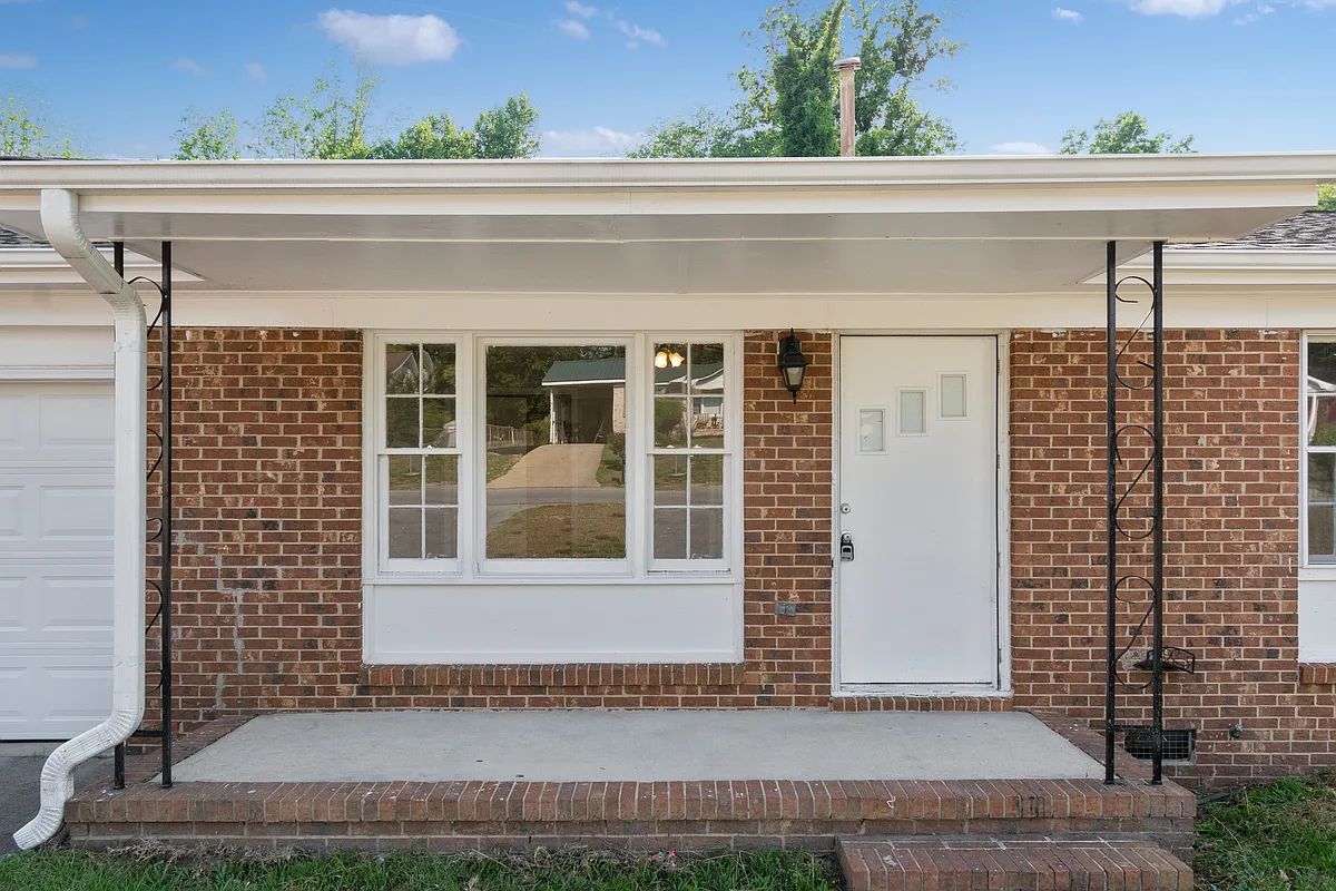 Building Photo - 1334 Chilton Dr