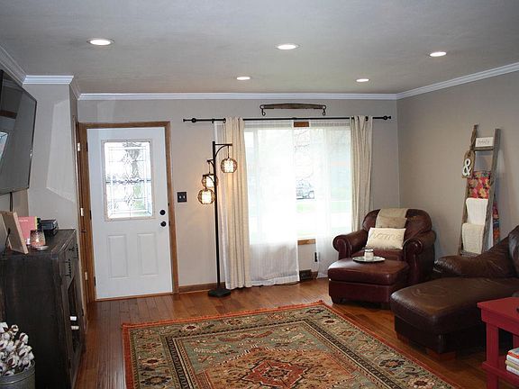 3rd image of 11924 W Dearbourn Ave