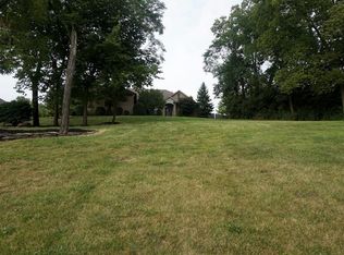 750 Valleyview Point Dr, Springboro, OH 45066