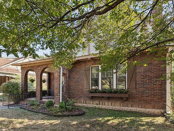 3rd image of 2727 W Linden Ave