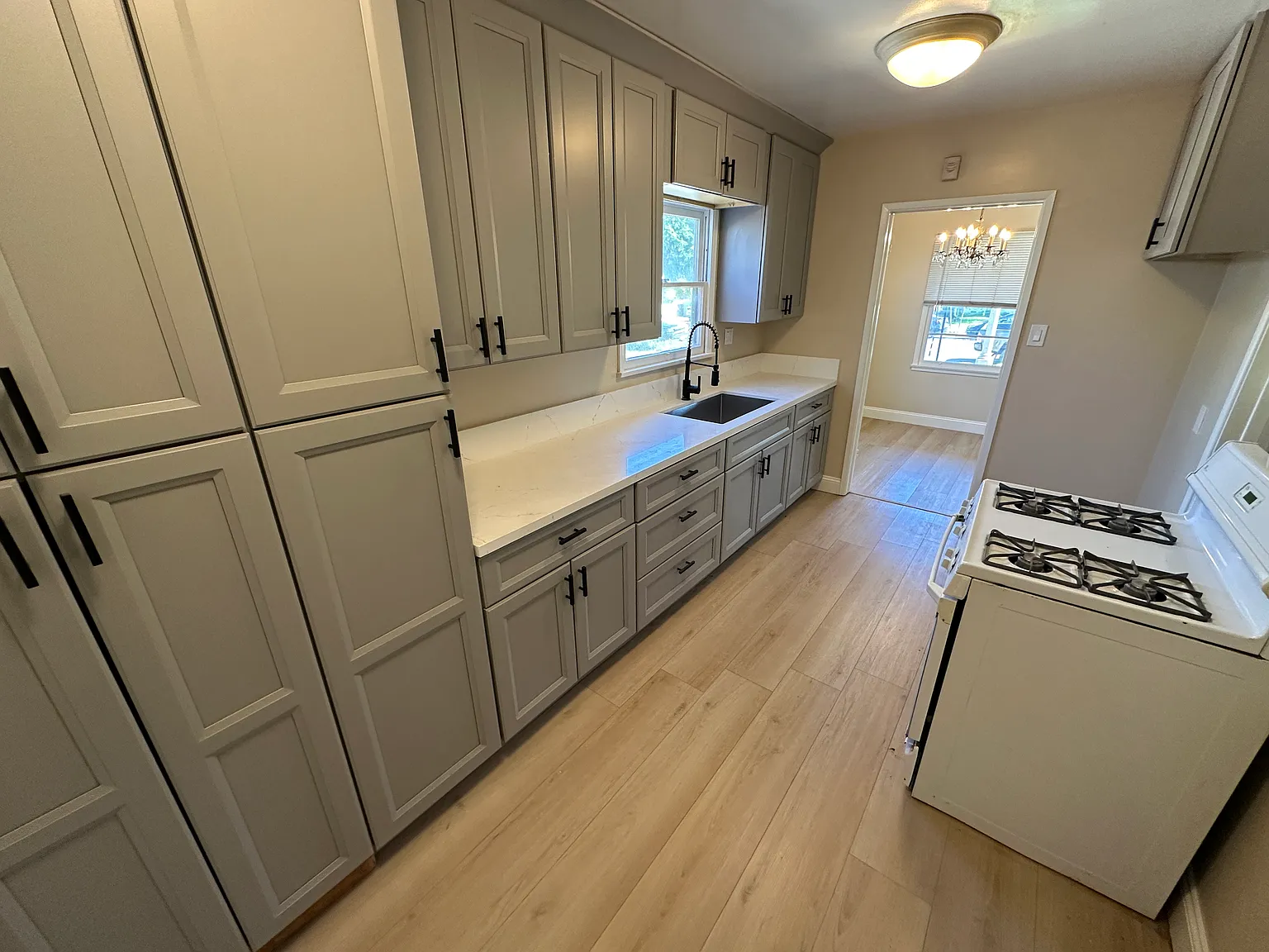 3 bed, 984 sqft, $2,800 — Photo 4