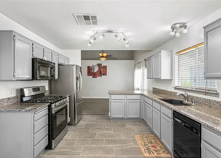 3 bed, 1611 sqft, $1,799 — Photo 2