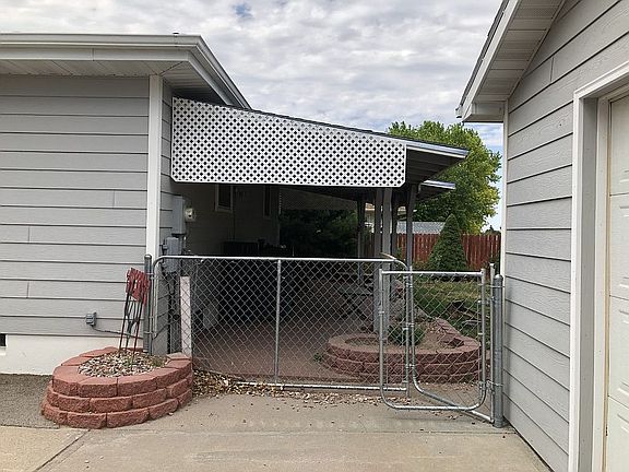 3rd image of 2647 Monterey Dr