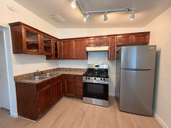 5th image of 401 W 5th St APT 6
