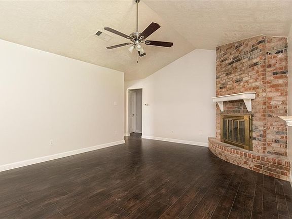 5th image of 242 Highland Terrace Dr