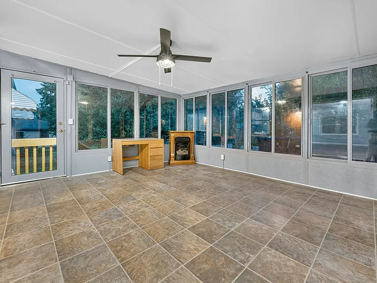 423 Doverwood Dr — Photo 7
