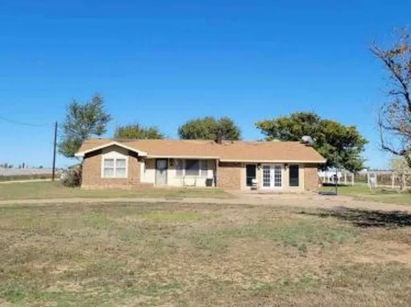 676 Justin Rd, Levelland, TX 79336