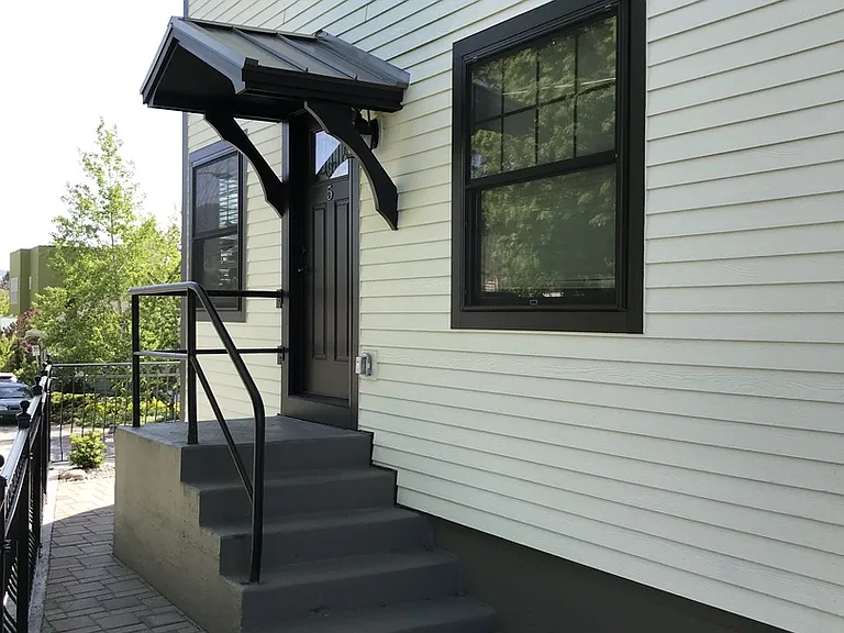 534 E Front St — Photo 1
