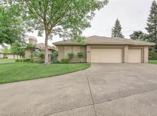 9612 Golf Course Ln, Elk Grove, CA 95758