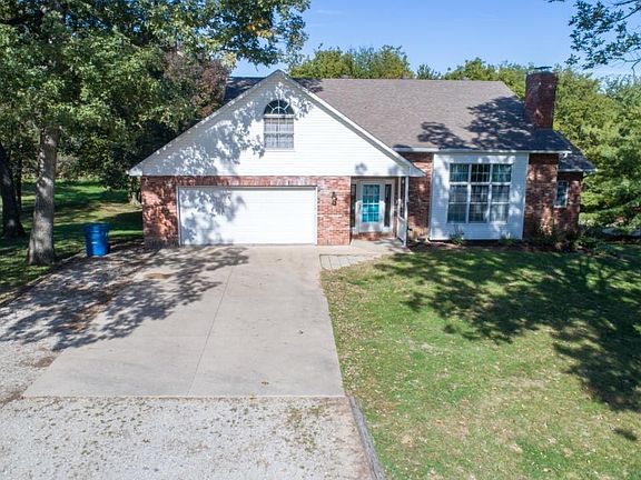 2nd image of 5732 Henwick Ln