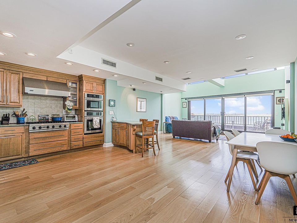 1st image of 10 Bay St #8-D