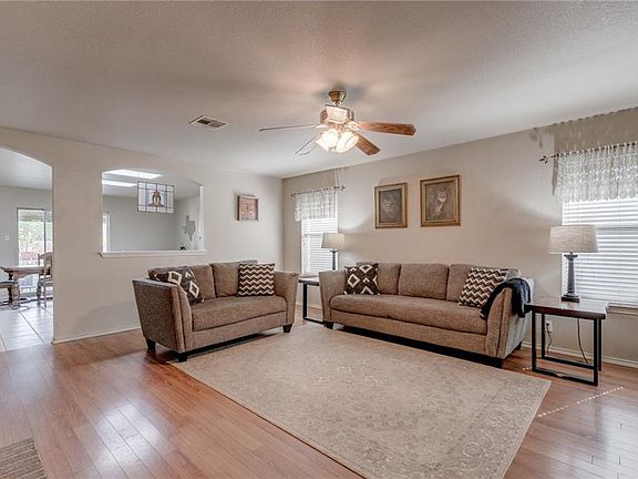 3rd image of 403 Brentwood Dr