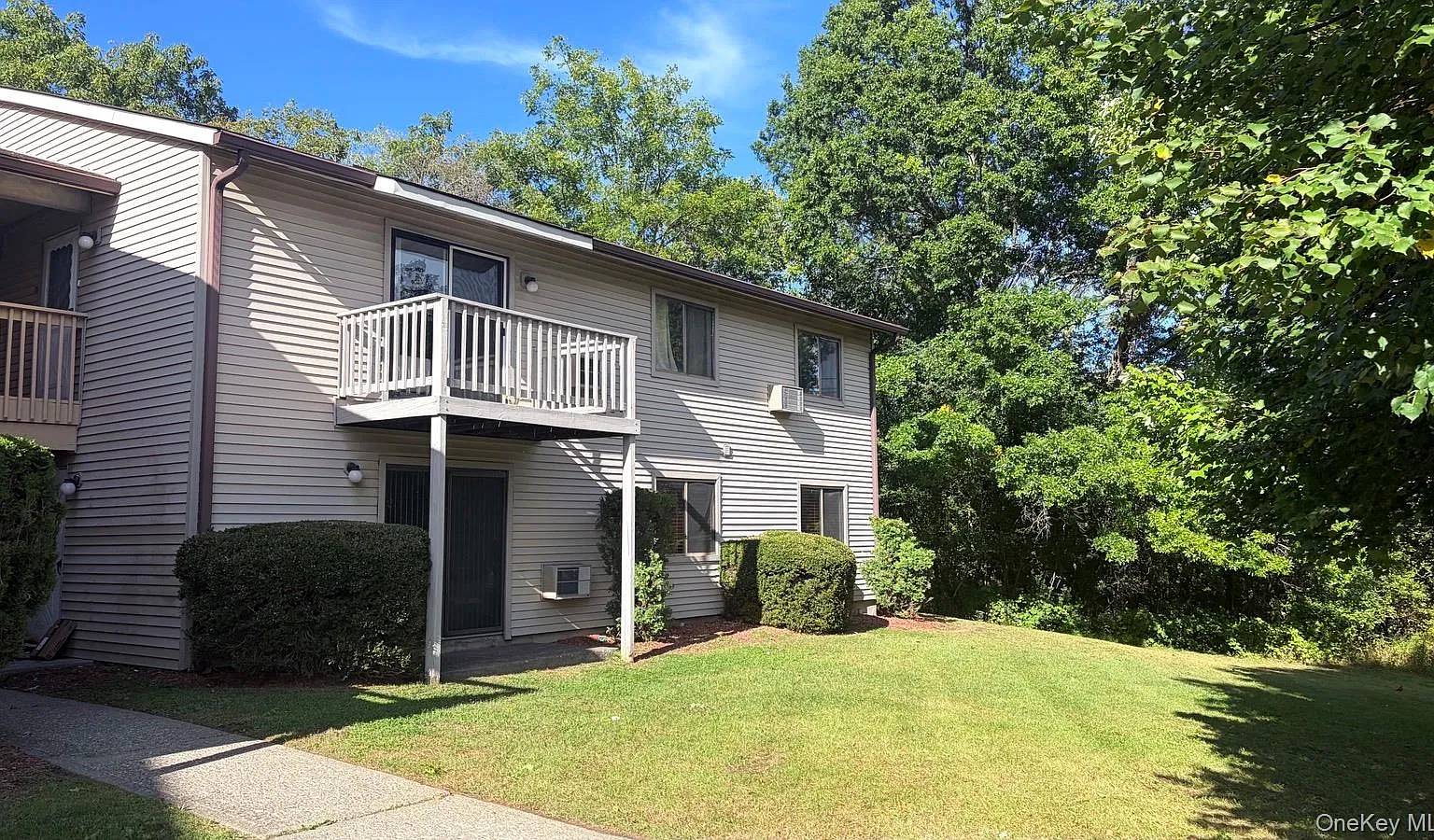 2 bed, 2.0 bath, 924 sqft, $1,900 — Photo 1