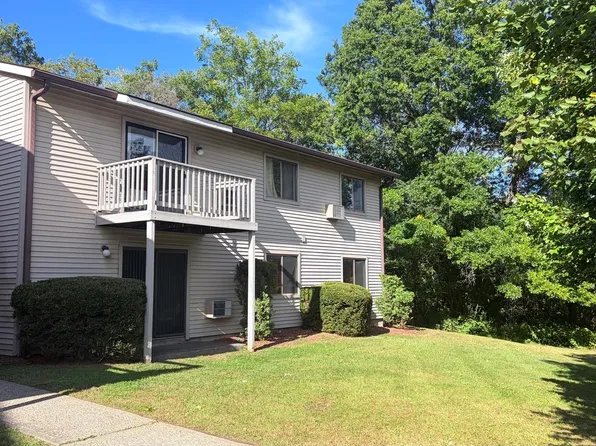 384 Concord Ln, Middletown, NY 10940