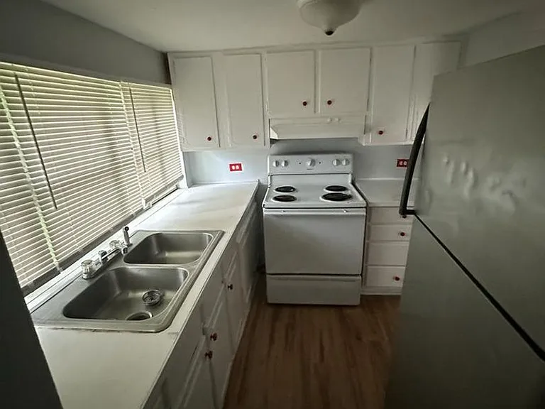 7661 Bentwillow Dr — Photo 2
