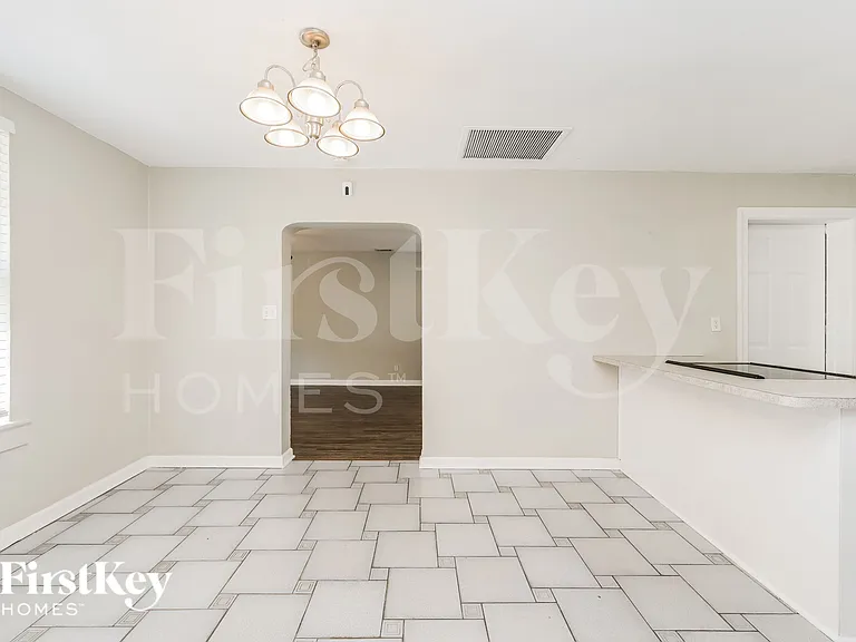 7309 N Dartmouth Ave — Photo 4