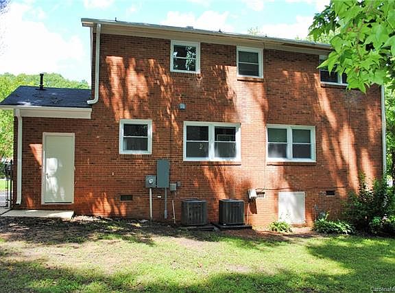 3rd image of 427 Willow Rd