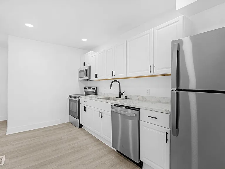 2213 E Madison St — Photo 9
