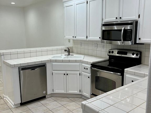 4th image of 304 W Meadows Ln